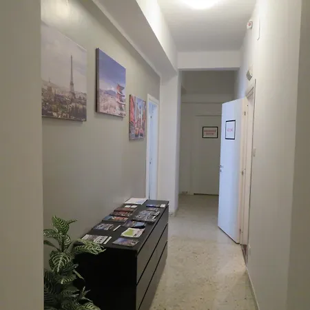 Center Bed and Breakfast Σαλέρνο