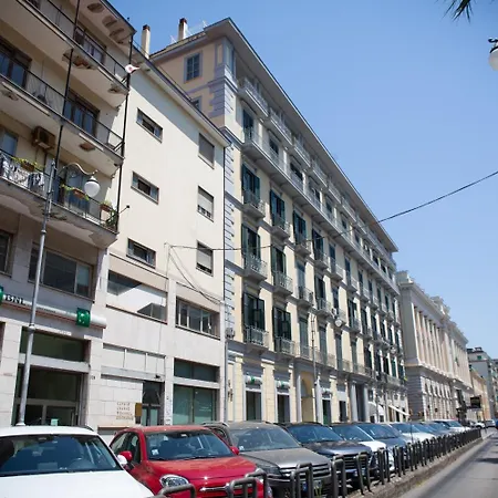 Center Bed and Breakfast Σαλέρνο