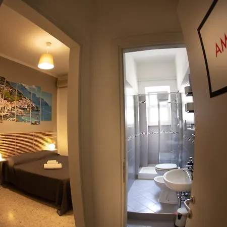 Center Bed and Breakfast Σαλέρνο