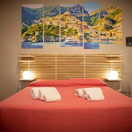 Center Bed and Breakfast Σαλέρνο