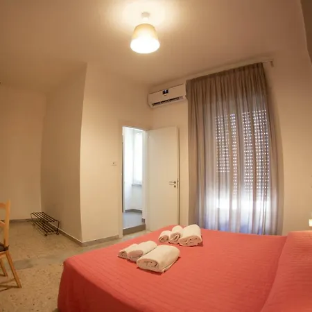 Center Bed and Breakfast Σαλέρνο